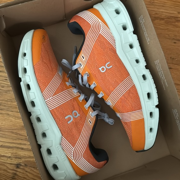 On Running CloudGo Running Shoes - Picture 4 of 6